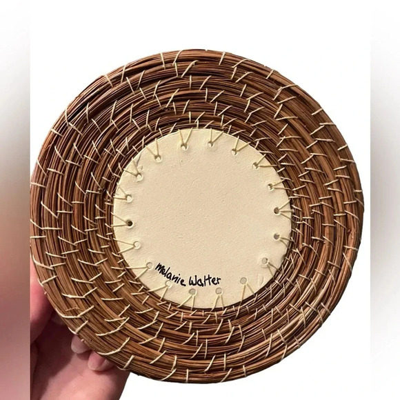 Pine Needle Handle Basket With Handpainted Ceramic Bird Plate Bottom Sig… - Picture 6 of 9